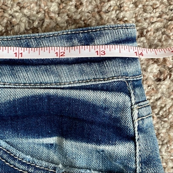 Kancan Medium-Light Wash Distressed 5.5" Inseam Denim Jean Shorts, size Small - Picture 12 of 16